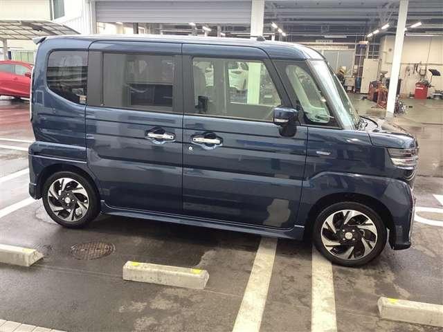 �T�C�h�r���[�ł��B�{�f�B���Y��Ȍi�F���f���o���܂��B