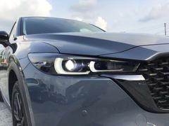 印象をスポーティに見せるＬＥＤヘッドライト。消費電力も少ない上に明るく見やすくので夜間も安心して運転できます。 7