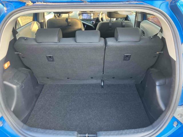 アクア Ｓ　ＥＴＣ　ナビ　ＴＶ　アルミホイール　スマートキー　電動格納ミラー　ＣＶＴ　衝突安全ボディ　ＡＢＳ　ＥＳＣ　Ｂｌｕｅｔｏｏｔｈ　エアコン　パワーステアリング　パワーウィンドウ　運転席エアバッグ（5枚目）