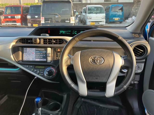 アクア Ｓ　ＥＴＣ　ナビ　ＴＶ　アルミホイール　スマートキー　電動格納ミラー　ＣＶＴ　衝突安全ボディ　ＡＢＳ　ＥＳＣ　Ｂｌｕｅｔｏｏｔｈ　エアコン　パワーステアリング　パワーウィンドウ　運転席エアバッグ（8枚目）