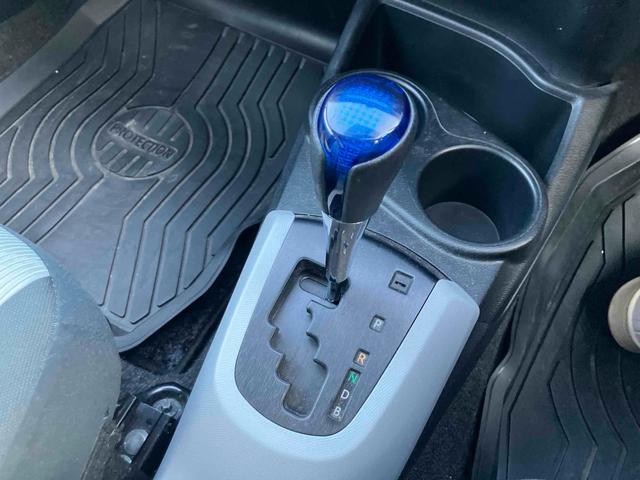 アクア Ｓ　ＥＴＣ　ナビ　ＴＶ　アルミホイール　スマートキー　電動格納ミラー　ＣＶＴ　衝突安全ボディ　ＡＢＳ　ＥＳＣ　Ｂｌｕｅｔｏｏｔｈ　エアコン　パワーステアリング　パワーウィンドウ　運転席エアバッグ（12枚目）