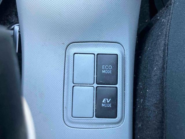 アクア Ｓ　ＥＴＣ　ナビ　ＴＶ　アルミホイール　スマートキー　電動格納ミラー　ＣＶＴ　衝突安全ボディ　ＡＢＳ　ＥＳＣ　Ｂｌｕｅｔｏｏｔｈ　エアコン　パワーステアリング　パワーウィンドウ　運転席エアバッグ（13枚目）