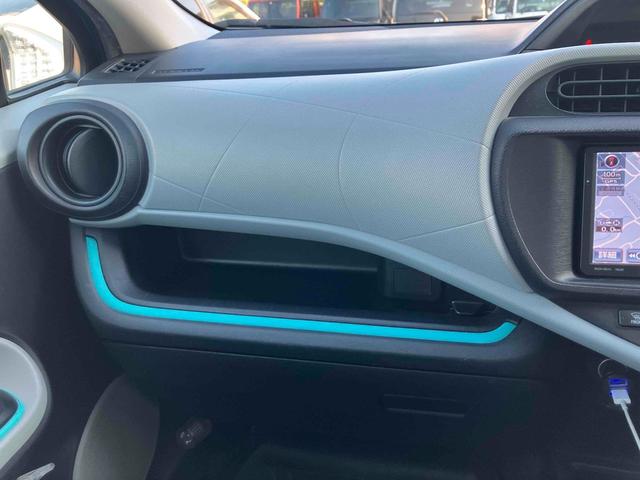 アクア Ｓ　ＥＴＣ　ナビ　ＴＶ　アルミホイール　スマートキー　電動格納ミラー　ＣＶＴ　衝突安全ボディ　ＡＢＳ　ＥＳＣ　Ｂｌｕｅｔｏｏｔｈ　エアコン　パワーステアリング　パワーウィンドウ　運転席エアバッグ（14枚目）