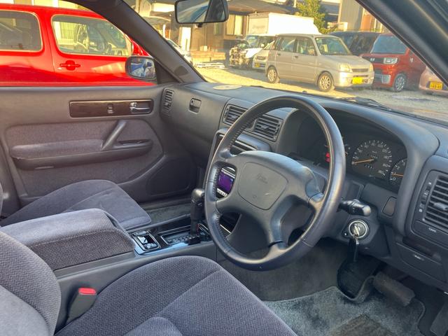 グロリア ブロアムＶ　ターボ　サンルーフ　キーレス　ＬＥＤライト　社外マフラー　スポイラー　グリル（8枚目）