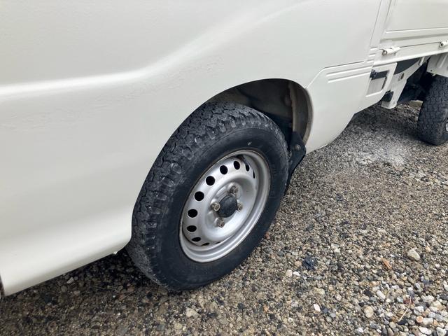 ハイゼットトラック 　５速マニュアル　４ＷＤ　エアコン　三方開　積載量３５０ｋｇ（3枚目）