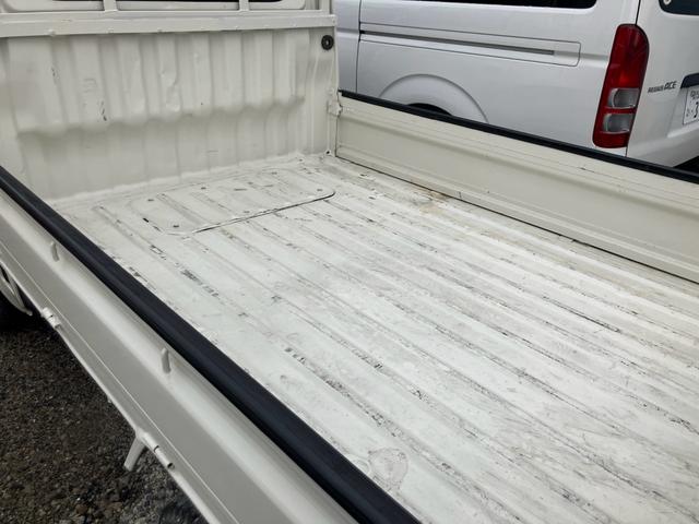 ハイゼットトラック 　５速マニュアル　４ＷＤ　エアコン　三方開　積載量３５０ｋｇ（6枚目）