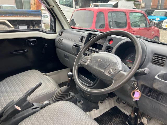 ハイゼットトラック 　５速マニュアル　４ＷＤ　エアコン　三方開　積載量３５０ｋｇ（8枚目）