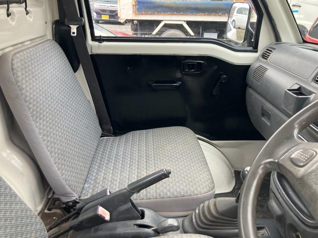 ハイゼットトラック 　５速マニュアル　４ＷＤ　エアコン　三方開　積載量３５０ｋｇ（9枚目）