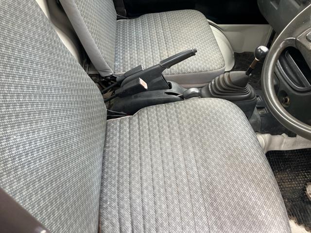 ハイゼットトラック 　５速マニュアル　４ＷＤ　エアコン　三方開　積載量３５０ｋｇ（11枚目）