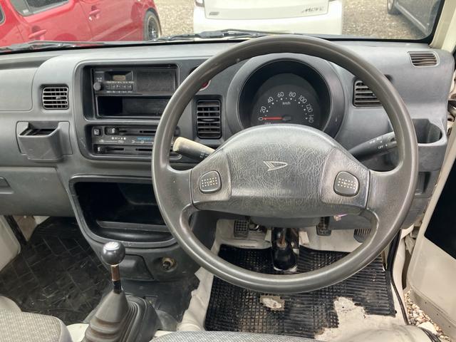ハイゼットトラック 　５速マニュアル　４ＷＤ　エアコン　三方開　積載量３５０ｋｇ（12枚目）