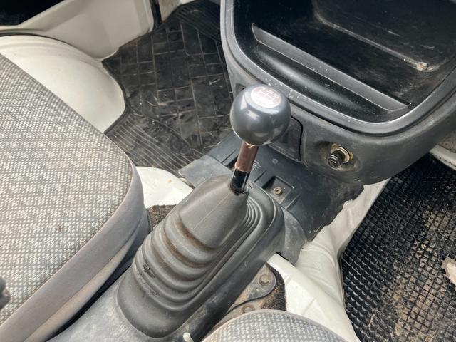 ハイゼットトラック 　５速マニュアル　４ＷＤ　エアコン　三方開　積載量３５０ｋｇ（14枚目）