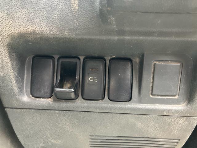 ハイゼットトラック 　５速マニュアル　４ＷＤ　エアコン　三方開　積載量３５０ｋｇ（18枚目）