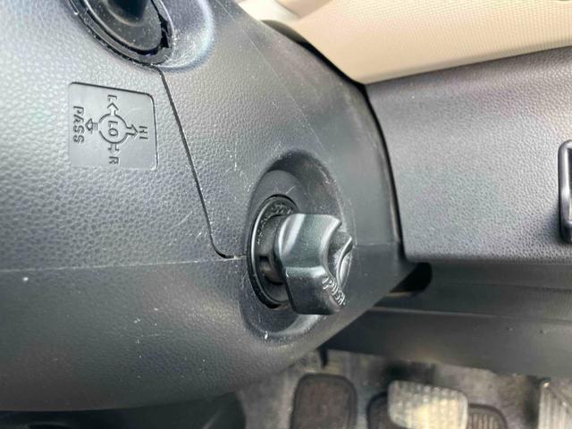 ミラココア ココアＸ　４ＷＤ　スマートキー　アイドリングストップ　電動格納ミラー　ベンチシート　ＣＶＴ　盗難防止システム　ＡＢＳ　ＣＤ　ミュージックプレイヤー接続可　衝突安全ボディ　エアコン　パワーステアリング（6枚目）