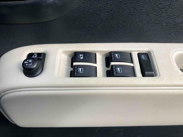 ミラココア ココアＸ　４ＷＤ　スマートキー　アイドリングストップ　電動格納ミラー　ベンチシート　ＣＶＴ　盗難防止システム　ＡＢＳ　ＣＤ　ミュージックプレイヤー接続可　衝突安全ボディ　エアコン　パワーステアリング（8枚目）