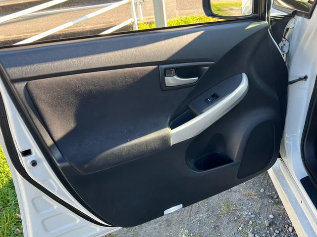 プリウス S 後期型/車検:令和9年12月/ナビ/バックカメラ/ETC/Bluetooth/ドライブレコーダー/オートエアコン/電動格納サイドミラー/ハイブリッドカー/エコカー(48枚目)