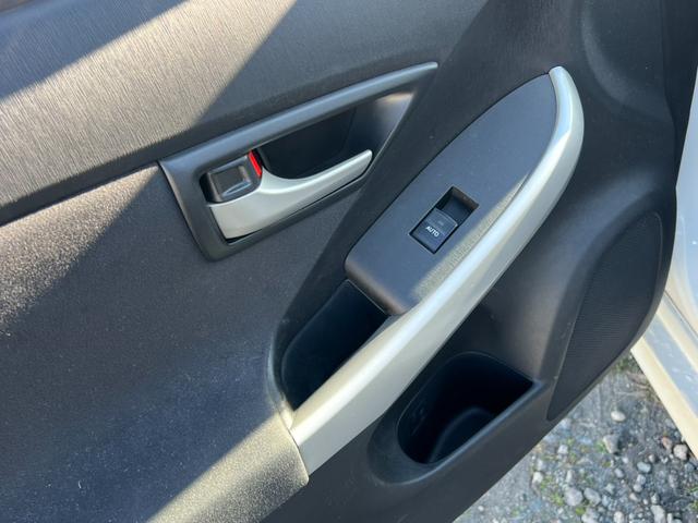 プリウス S 後期型/車検:令和9年12月/ナビ/バックカメラ/ETC/Bluetooth/ドライブレコーダー/オートエアコン/電動格納サイドミラー/ハイブリッドカー/エコカー(49枚目)
