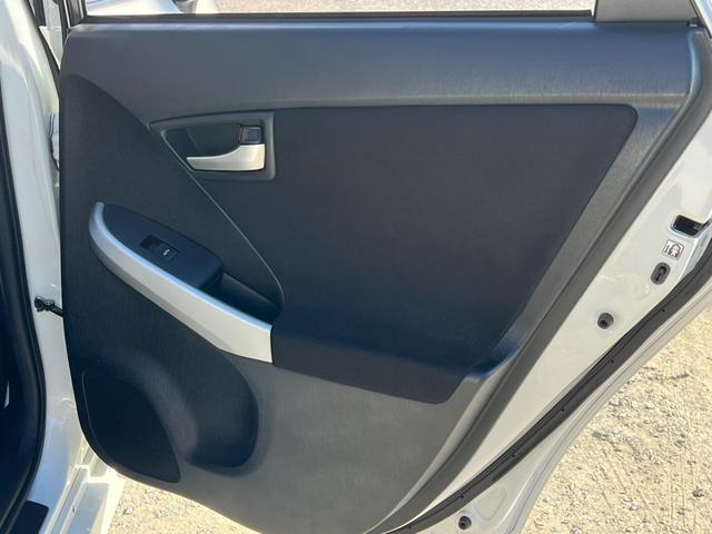 プリウス S 後期型/車検:令和9年12月/ナビ/バックカメラ/ETC/Bluetooth/ドライブレコーダー/オートエアコン/電動格納サイドミラー/ハイブリッドカー/エコカー(55枚目)