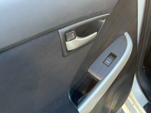 プリウス S 後期型/車検:令和9年12月/ナビ/バックカメラ/ETC/Bluetooth/ドライブレコーダー/オートエアコン/電動格納サイドミラー/ハイブリッドカー/エコカー(62枚目)