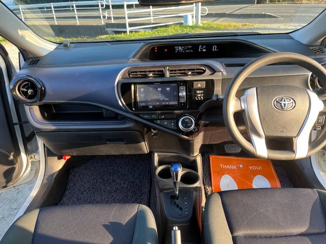 アクア S 中期型/禁煙車/衝突軽減ブレーキ/レーンアシスト/フルセグTV/Bカメラ/オートハイビーム/スマートキー/ETC/タイヤ4本新品/(3枚目)