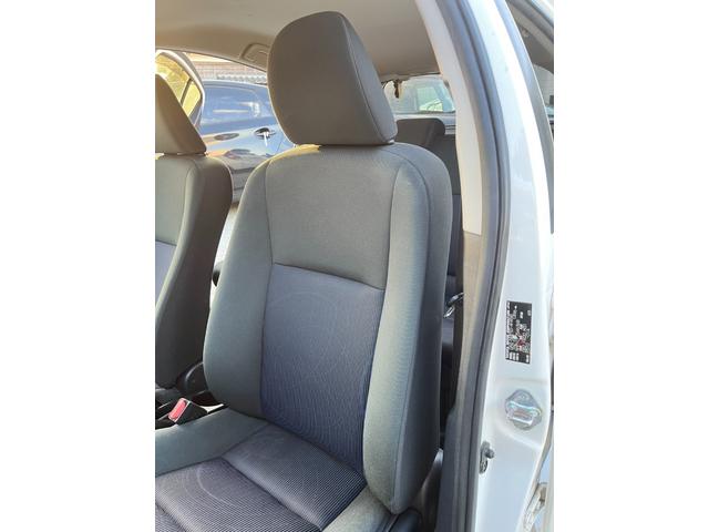 アクア S 中期型/禁煙車/衝突軽減ブレーキ/レーンアシスト/フルセグTV/Bカメラ/オートハイビーム/スマートキー/ETC/タイヤ4本新品/(13枚目)