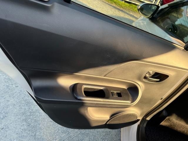 アクア S 中期型/禁煙車/衝突軽減ブレーキ/レーンアシスト/フルセグTV/Bカメラ/オートハイビーム/スマートキー/ETC/タイヤ4本新品/(48枚目)