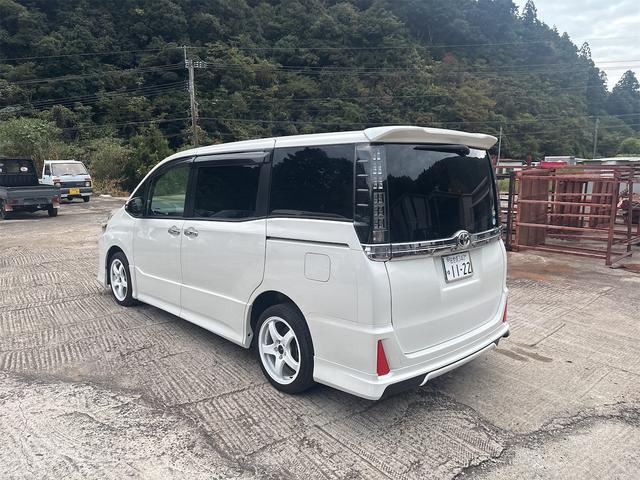 ヴォクシー ＺＳ　煌（9枚目）