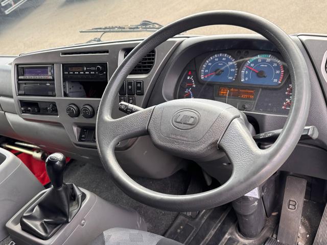 コンドル 　２．８ｔ　ウイング　中型　６ＭＴ　ＥＴＣ　バックカメラ　エアコン　運転席エアバッグ（18枚目）