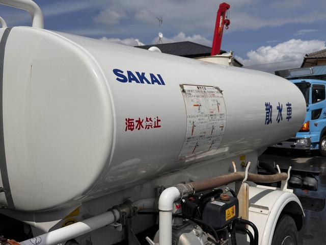 ヒノレンジャー 　散水車　サブエンジン式　サカイ　中型　前方圧力　後方重力　散水ホース　トラック　６ＭＴ　運転席エアバッグ（12枚目）