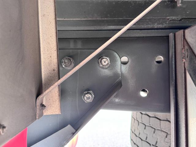 プロフィア 　１２．９ｔ　平ボディ　大型　５方開　床鉄板張り　トラック　ＣＶＴ　後輪ダブル　運転席エアバッグ（16枚目）