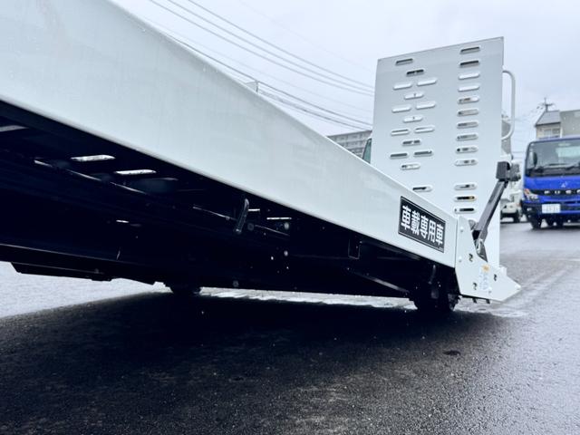 キャンター 　２．９５ｔ　セーフティローダー　極東　フラトップ　ラジコン　自動歩み　トラック　５ＭＴ　後輪ダブル　ＡＢＳ　エアコン　運転席エアバッグ（15枚目）