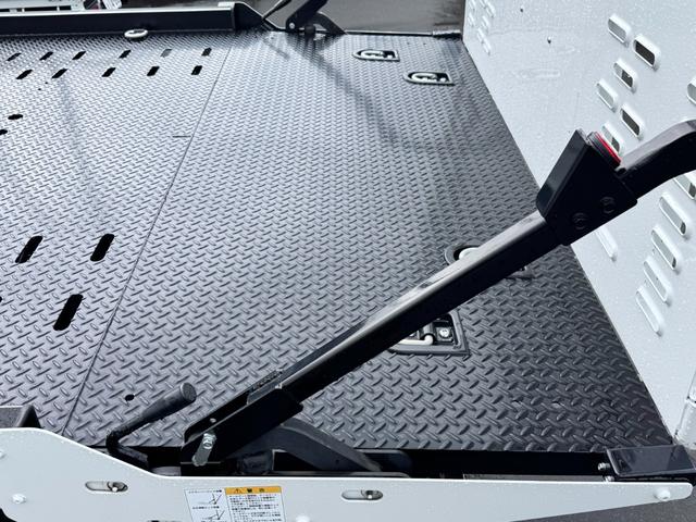 キャンター 　２．９５ｔ　セーフティローダー　極東　フラトップ　ラジコン　自動歩み　トラック　５ＭＴ　後輪ダブル　ＡＢＳ　エアコン　運転席エアバッグ（20枚目）