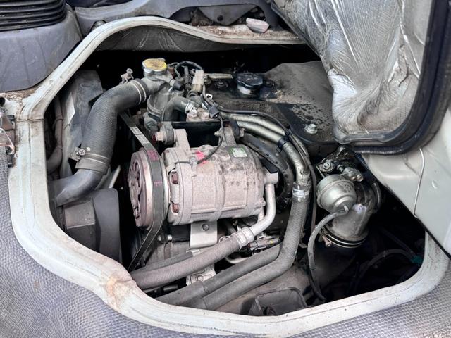 エルフトラック 　９５０ｋｇ積載　Ｗキャブ　平ボディ　垂直パワーゲート　トラック　５ＭＴ　運転席エアバッグ（9枚目）