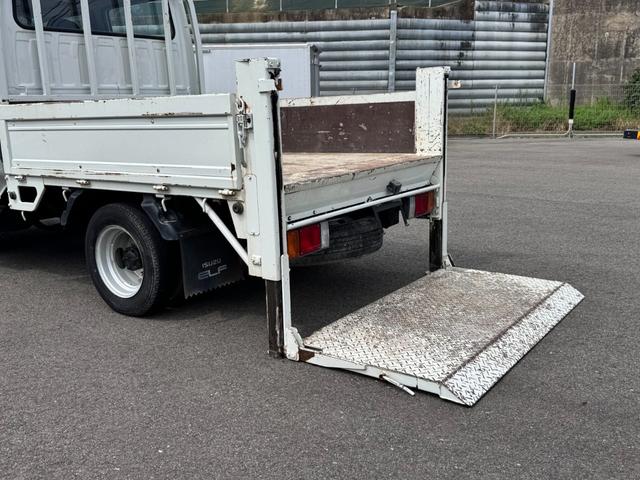 エルフトラック 　９５０ｋｇ積載　Ｗキャブ　平ボディ　垂直パワーゲート　トラック　５ＭＴ　運転席エアバッグ（13枚目）
