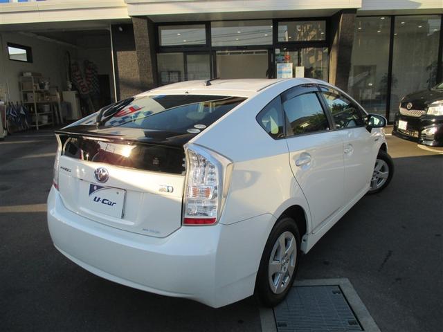 プリウス Ｓ　ＬＥＤエディション　フルオートエアコン　ナビＴＶ　地デジＴＶ　スマートキープッシュスタート　ＡＷ　パワーウィンドー　Ｂカメ　Ｗエアバッグ　イモビ　ＥＴＣ車載器　エアバック　サイドエアバック　キーレスエントリー　横滑防止（5枚目）