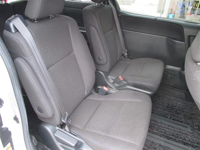 ヴォクシー ハイブリッドＶ　スマートキープッシュスタート　盗難防止アラーム　ＤＶＤ再生可　Ｂモニター　オートクルーズ　Ｗエアバック　ナビＴＶ　ＥＳＣ　ＥＴＣ車載器　リモコンキー　ＰＳ　ＬＥＤヘットライト　ドラレコ付き　３列（6枚目）