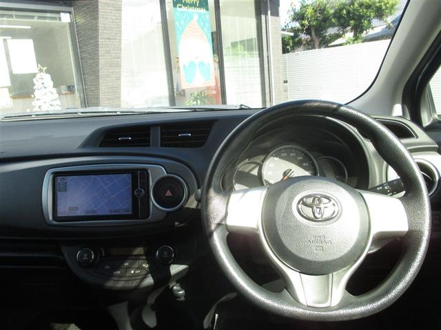 ヴィッツ F スマイルエディション スマートキー・プッシュスタート 整備点検記録簿 運転席助手席エアバッグ パワステ ナビTV メモリーナビ パワーウィンドウ オートエアコン キーフリー ABS バックモニタ- 運転席エアバッグ 地デジ(8枚目)