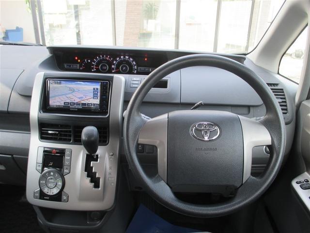 ヴォクシー Ｚ　パワーウインドウ　アルミホイル　パワーステアリング　ＥＴＣ付き　ＡＵＴＯエアコン　ＡＢＳ　三列シート　ＴＶナビ　盗難防止装置　メモリーナビ　記録簿　キーレスエントリ　スマートキープッシュスタート（8枚目）