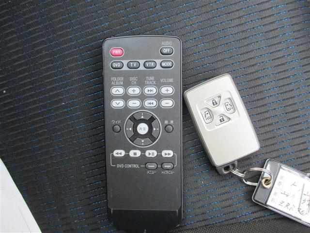 ヴォクシー Ｚ　パワーウインドウ　アルミホイル　パワーステアリング　ＥＴＣ付き　ＡＵＴＯエアコン　ＡＢＳ　三列シート　ＴＶナビ　盗難防止装置　メモリーナビ　記録簿　キーレスエントリ　スマートキープッシュスタート（15枚目）