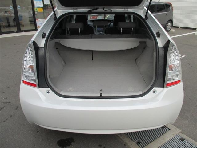 プリウス Ｓ　Ｂモニタ－　フルセグ地デジ　インテリキー　デュアルエアバック　エアＢ　イモビライザー　ＤＶＤ再生可能　ナビＴＶ　ＡＵＴＯエアコン　横スベリ防止　アルミホイール　ＥＴＣ装備　ＡＢＳ　サイドエアバッグ（6枚目）