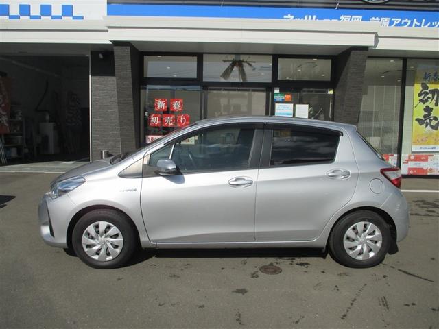 ヴィッツ ハイブリッドＦ　横滑り防止機能　盗難防止装置　フルセグＴＶ　バックモニター　ドライブレコーダー　スマートキー　キーレス　記録簿　パワーステアリング　エアコン　パワーウィンドウ　ＡＢＳ　デュアルエアバッグ　メモリーナビ（3枚目）