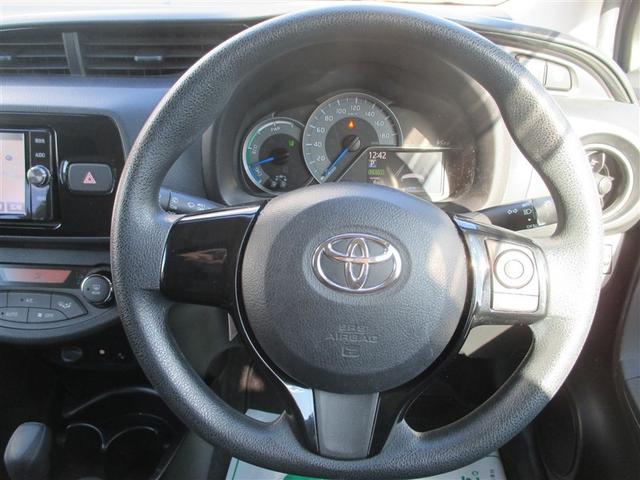 ヴィッツ ハイブリッドＦ　横滑り防止機能　盗難防止装置　フルセグＴＶ　バックモニター　ドライブレコーダー　スマートキー　キーレス　記録簿　パワーステアリング　エアコン　パワーウィンドウ　ＡＢＳ　デュアルエアバッグ　メモリーナビ（8枚目）