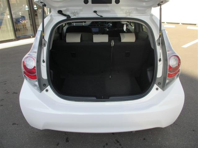 アクア S キーレススタート 両席エアバッグ スマートキーシステム バックモニタ ATエアコン VSC 地デジテレビ 運転席エアバッグ パワーウインドー パワステ ABS メモリ-ナビ DVDプレーヤー(6枚目)