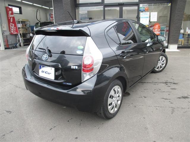 アクア Ｓ　リヤカメラ　整備点検記録簿　ＴＶ＆ナビ　助手席エアバッグ　キーレス付き　エアコン　地デジフルセグＴＶ　ＶＳＡ　ＥＴＣ　パワーウインドー　運転席エアバッグ　ＡＢＳ　ＨＤＤナビゲーション　パワステ（4枚目）