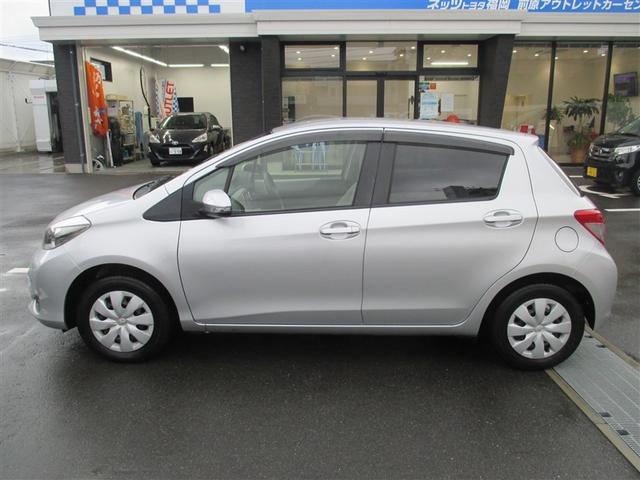 ヴィッツ Ｆ　ワイヤレスキー　エアバック　パワーステアリング　マニュアルエアコン　Ｗエアバック　地デジＴＶ　横滑り防止　ＥＴＣ　ＡＢＳ　メモリーナビ　ナビ・ＴＶ　ＰＷ（3枚目）