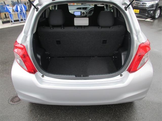 ヴィッツ Ｆ　ワイヤレスキー　エアバック　パワーステアリング　マニュアルエアコン　Ｗエアバック　地デジＴＶ　横滑り防止　ＥＴＣ　ＡＢＳ　メモリーナビ　ナビ・ＴＶ　ＰＷ（6枚目）