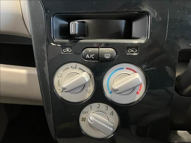 デイズ 　純正オーディオ／ＦＭ，ＡＭ、ＣＤ／電動ミラー／ヘッドライトレベライザー／フロアマット／ハロゲンヘッドライト／ＥＴＣ／キーレスエントリー／サンバイザー／ドアバイザー／エアコン／パワーステアリング（6枚目）