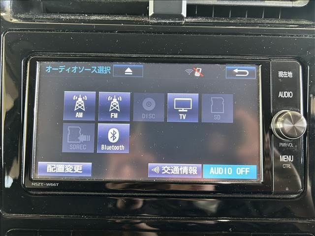 プリウス Ｓ　ナビゲーション／ＥＴＣ／ＬＥＤヘッドライト／オートライト／バックカメラ／スマートキー／プッシュスタート／オートエアコン／電動格納ミラー／フロアマット／サイドバイザー（5枚目）