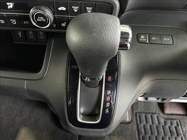 Ｎ－ＢＯＸカスタム カスタム　Ｇ・Ｌ　Ｈｏｎｄａ　ＳＥＮＳＩＮＧ　ナビゲーション／ＥＴＣ／ドライブレコーダー／スマートキー／アイドリングストップ／衝突被害軽減システム／レーンアシスト／バックカメラ／ＬＥＤヘッドライト／オートライト／オートエアコン／フロアマット（12枚目）