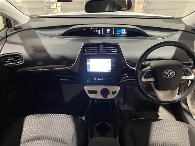 プリウス Ｓ　ナビゲーション／ＥＴＣ／バックカメラ／ドライブレコーダー／クルーズコントロール／ＬＥＤヘッドライト／オートライト／オートエアコン／スマートキー／オートマチックハイビーム／レーンキープアシスト（2枚目）