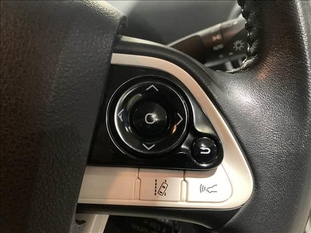 プリウス Ｓ　ナビゲーション／ＥＴＣ／バックカメラ／ドライブレコーダー／クルーズコントロール／ＬＥＤヘッドライト／オートライト／オートエアコン／スマートキー／オートマチックハイビーム／レーンキープアシスト（11枚目）